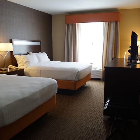 Holiday Inn Express Hotel & Suites Watertown - Thousand Islands By Ihg Kültér fotó