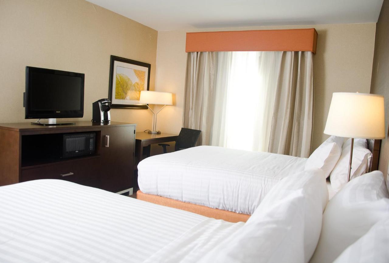 Holiday Inn Express Hotel & Suites Watertown - Thousand Islands By Ihg Kültér fotó