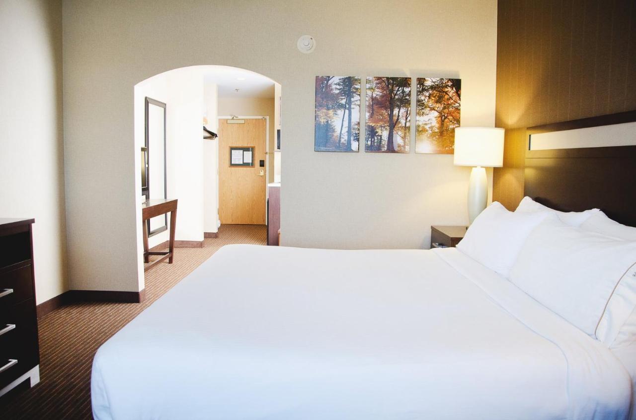 Holiday Inn Express Hotel & Suites Watertown - Thousand Islands By Ihg Kültér fotó