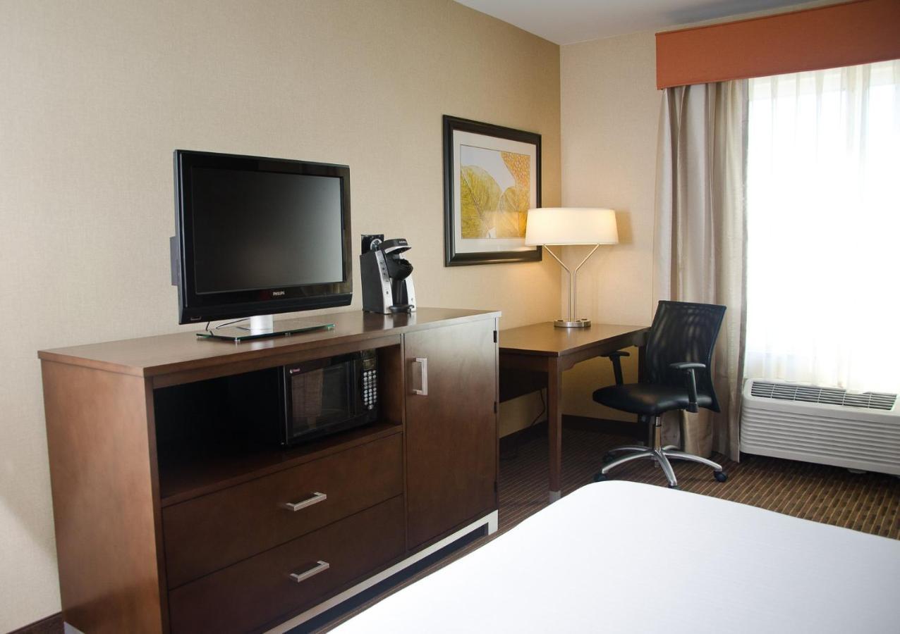 Holiday Inn Express Hotel & Suites Watertown - Thousand Islands By Ihg Kültér fotó