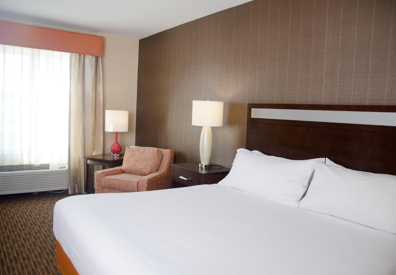 Holiday Inn Express Hotel & Suites Watertown - Thousand Islands By Ihg Kültér fotó