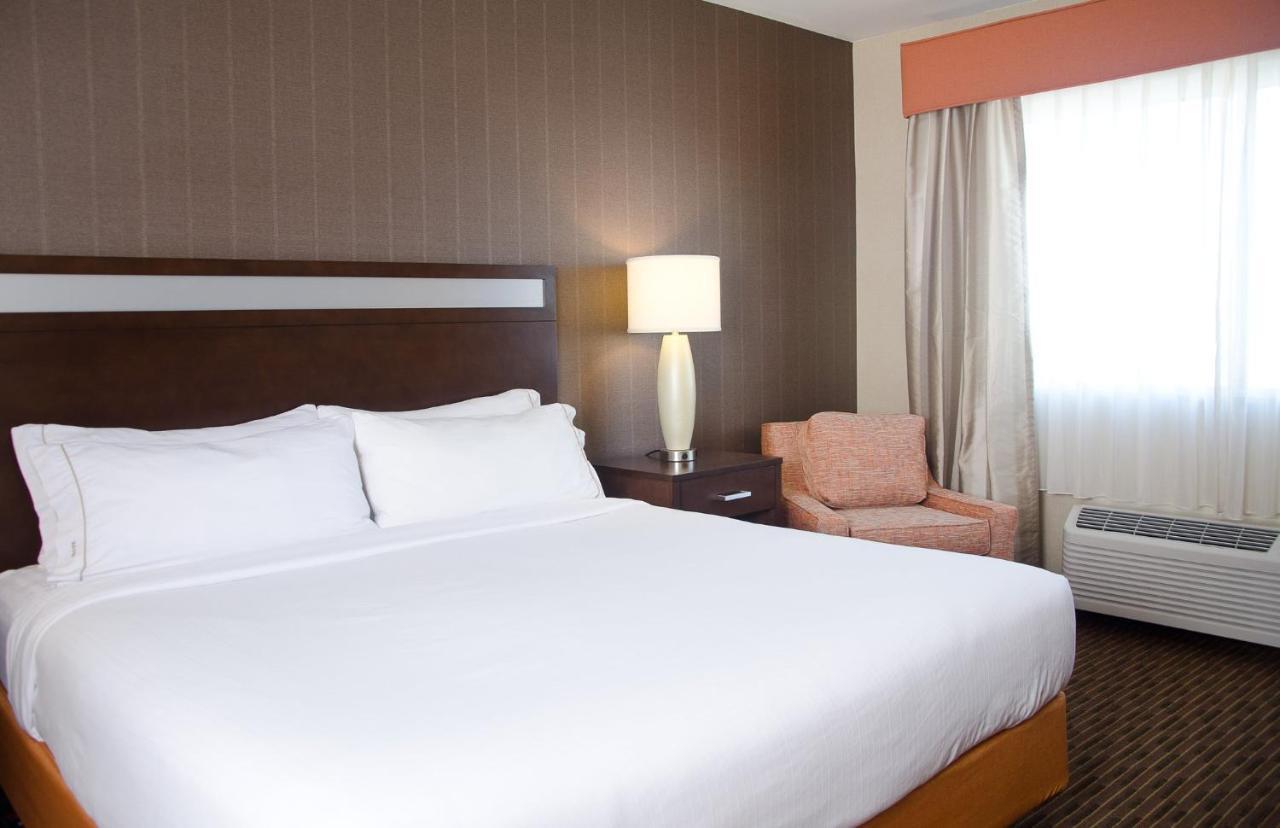 Holiday Inn Express Hotel & Suites Watertown - Thousand Islands By Ihg Kültér fotó
