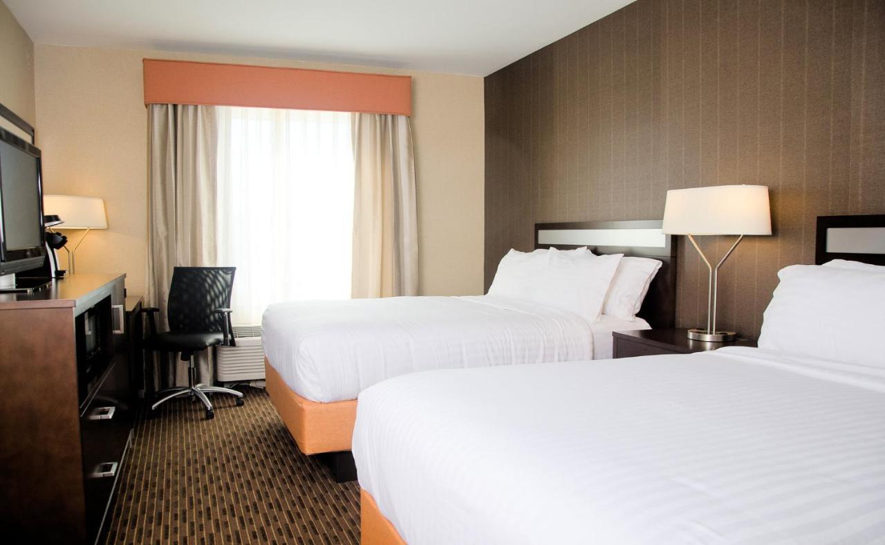 Holiday Inn Express Hotel & Suites Watertown - Thousand Islands By Ihg Kültér fotó