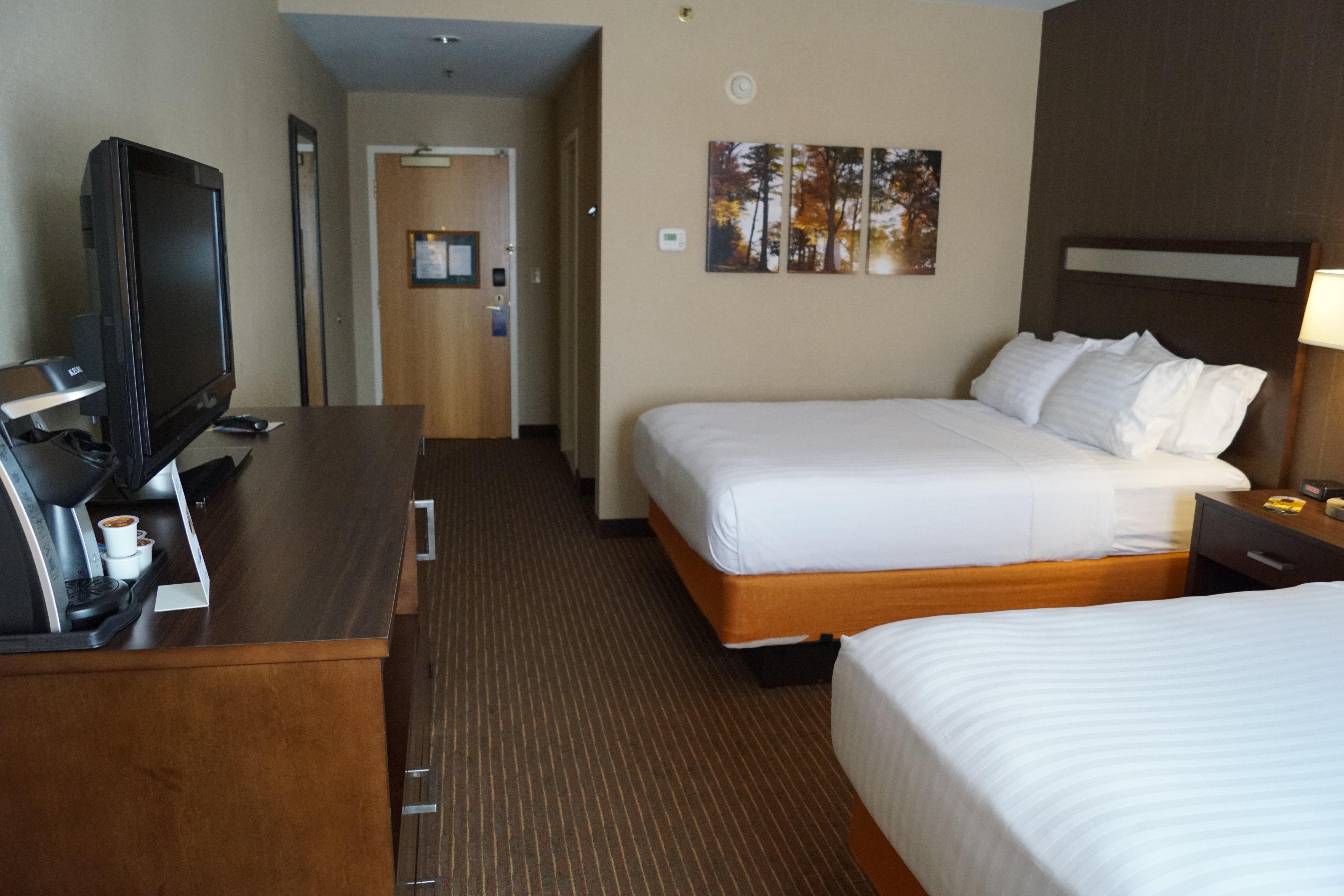 Holiday Inn Express Hotel & Suites Watertown - Thousand Islands By Ihg Kültér fotó