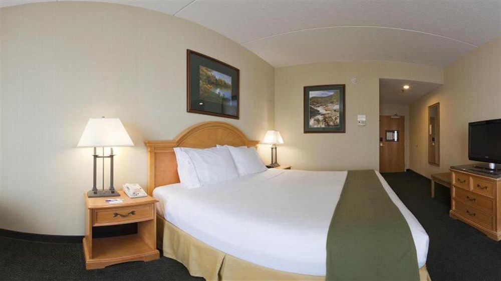 Holiday Inn Express Hotel & Suites Watertown - Thousand Islands By Ihg Kültér fotó