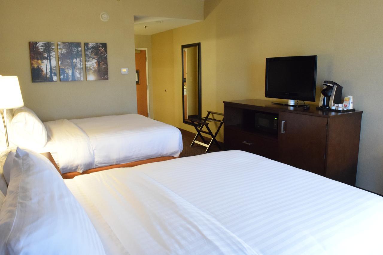 Holiday Inn Express Hotel & Suites Watertown - Thousand Islands By Ihg Kültér fotó