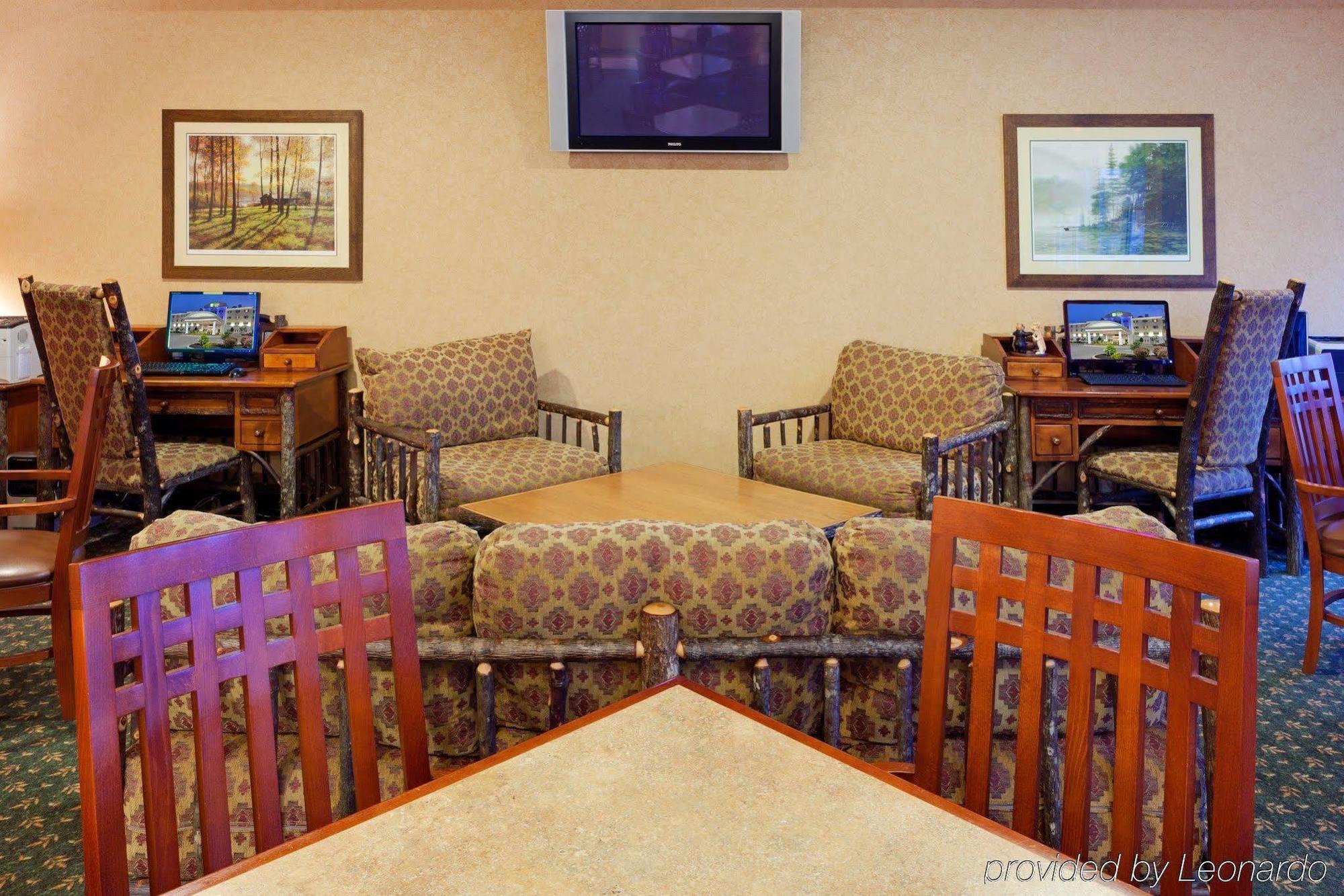 Holiday Inn Express Hotel & Suites Watertown - Thousand Islands By Ihg Kültér fotó