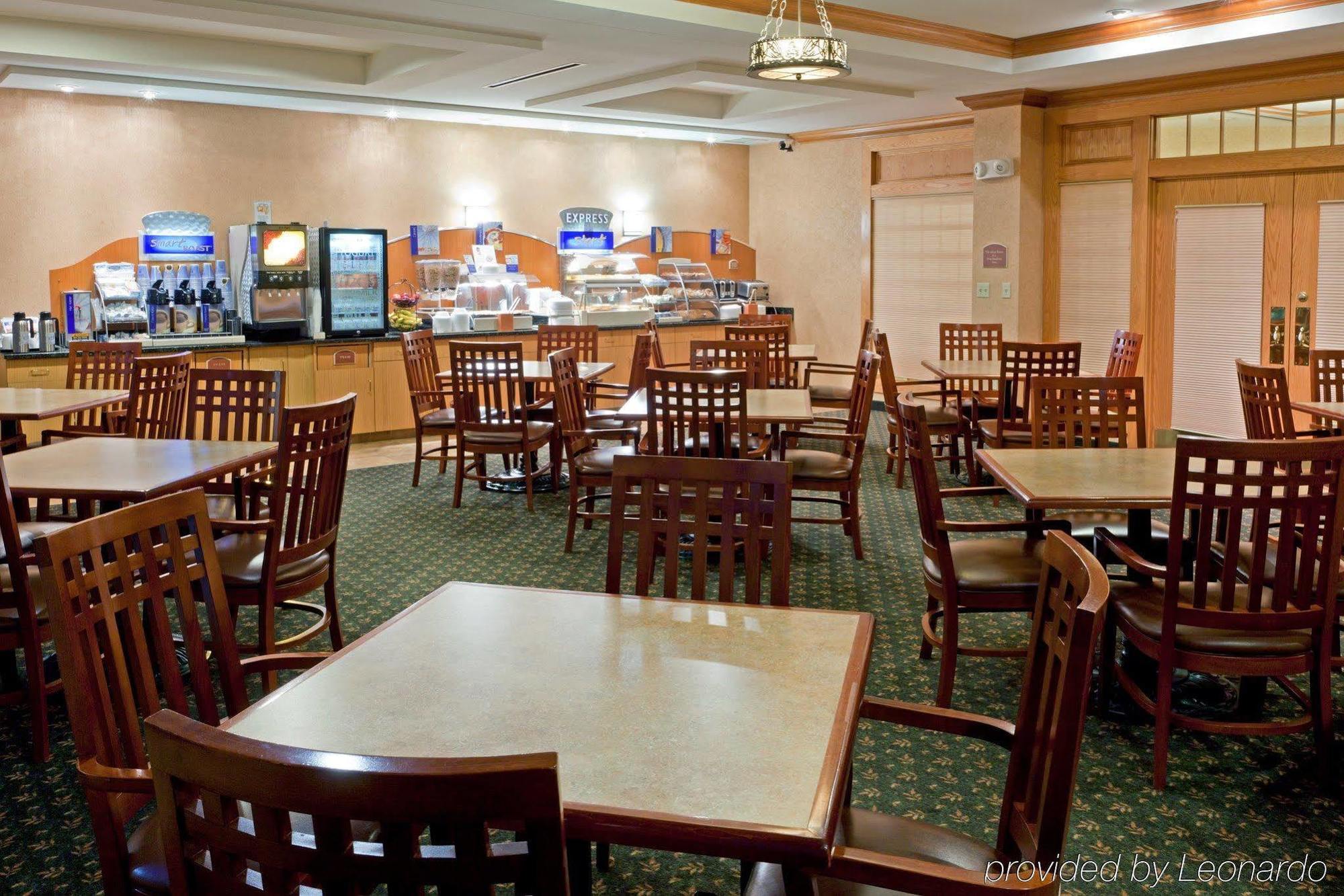 Holiday Inn Express Hotel & Suites Watertown - Thousand Islands By Ihg Kültér fotó