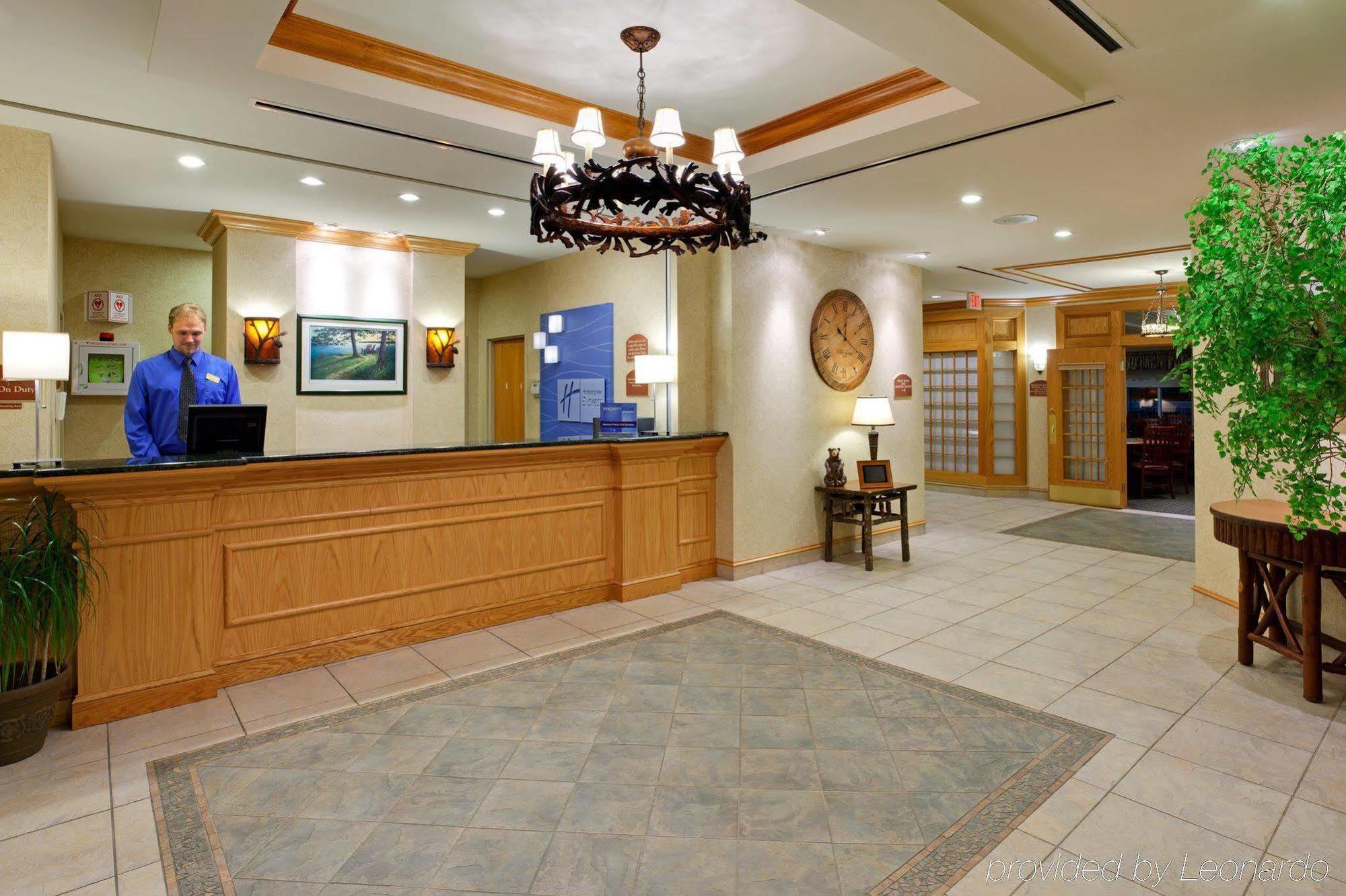 Holiday Inn Express Hotel & Suites Watertown - Thousand Islands By Ihg Kültér fotó