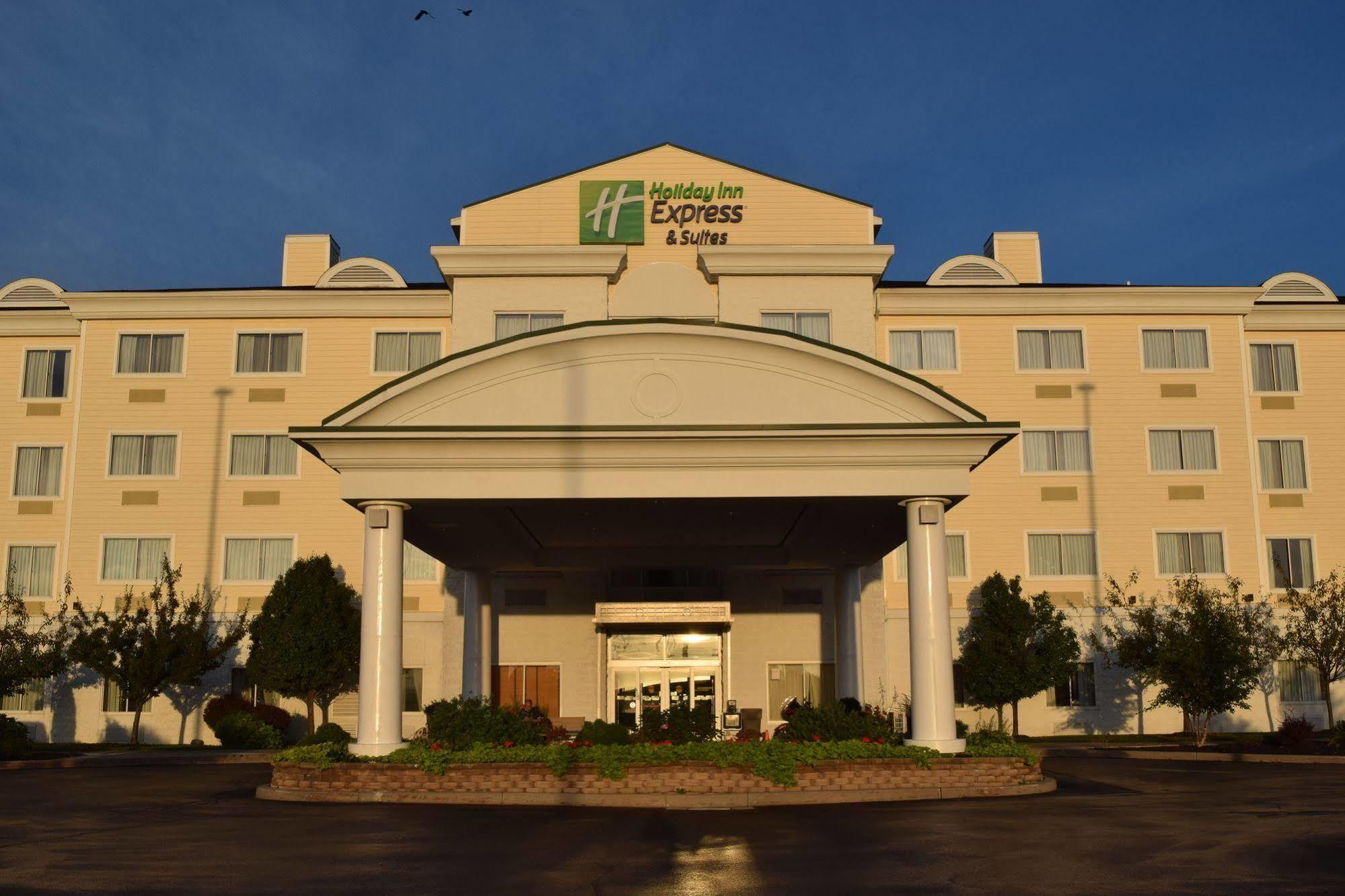 Holiday Inn Express Hotel & Suites Watertown - Thousand Islands By Ihg Kültér fotó