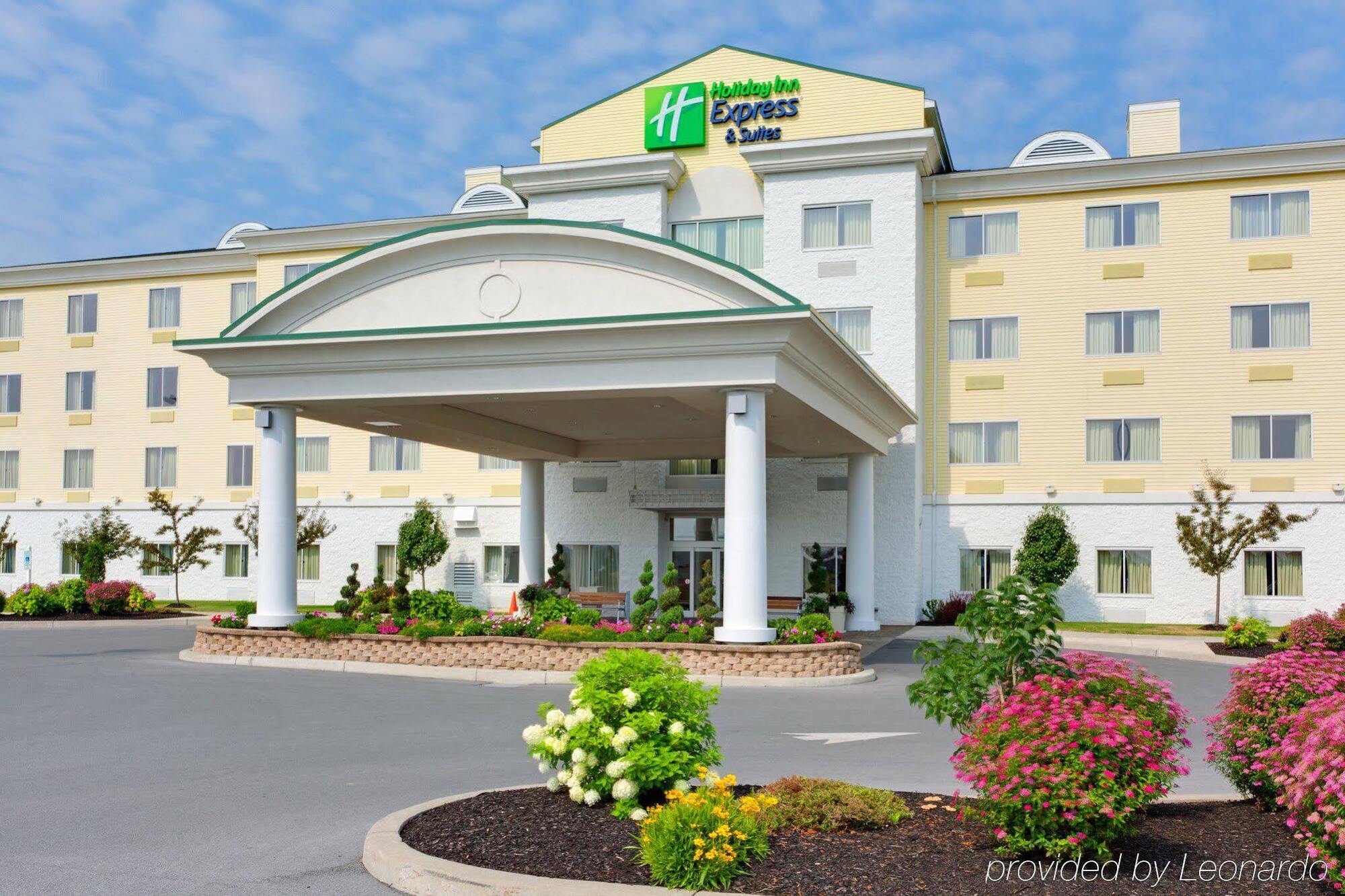 Holiday Inn Express Hotel & Suites Watertown - Thousand Islands By Ihg Kültér fotó